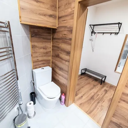 Wooden Decorated Near River And Central Bus Station Appartement *