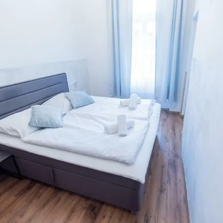 Appartement Wooden Decorated Near River And Central Bus Station