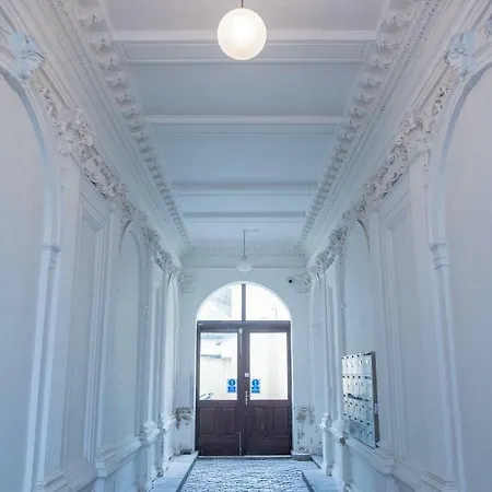 Wooden Decorated Near River And Central Bus Station Appartement *