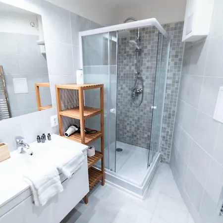 Wooden Decorated Near River And Central Bus Station Appartement Prague