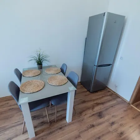 Appartement Wooden Decorated Near River And Central Bus Station *