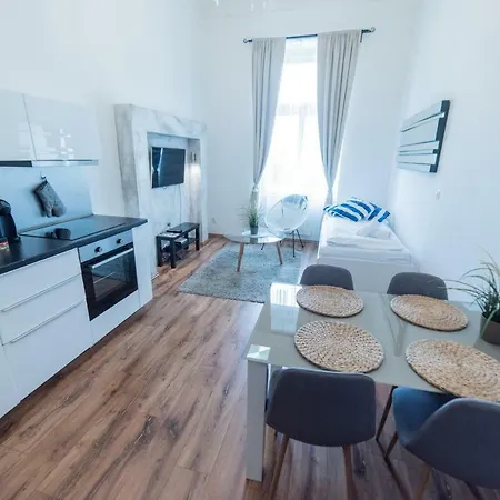 Appartement Wooden Decorated Near River And Central Bus Station Prague