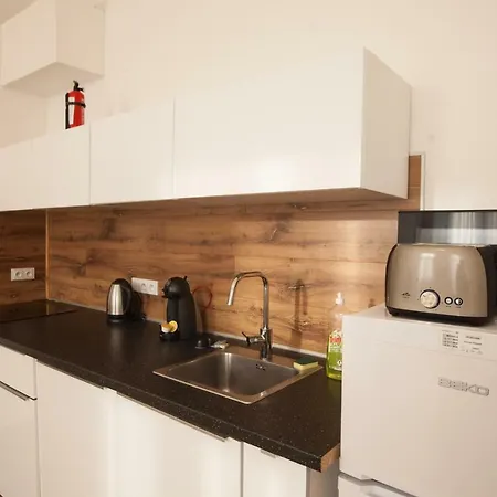 Appartement Wooden Decorated Near River And Central Bus Station *
