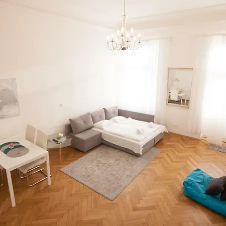 Wooden Decorated Near River And Central Bus Station Appartement Prague