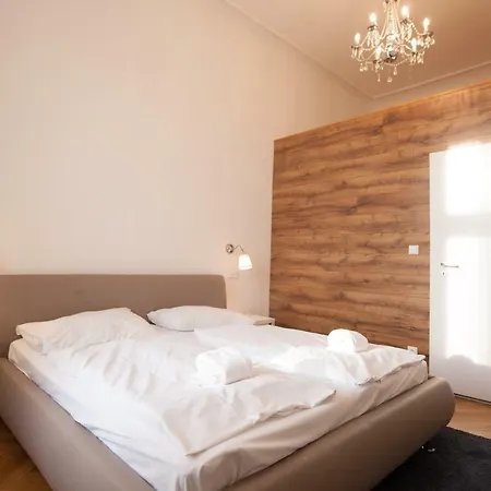 Appartement Wooden Decorated Near River And Central Bus Station