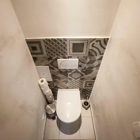 Wooden Decorated Near River And Central Bus Station Appartement *