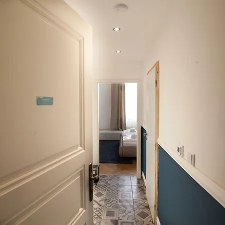 Appartement Wooden Decorated Near River And Central Bus Station