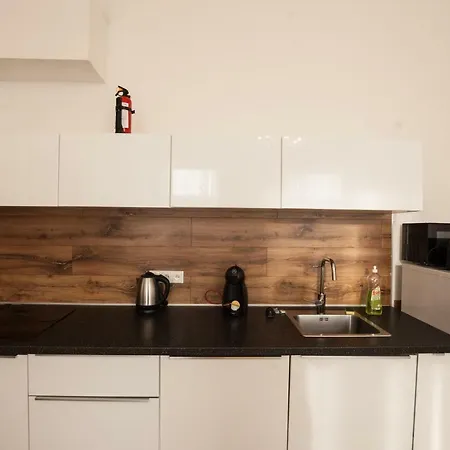 Appartement Wooden Decorated Near River And Central Bus Station